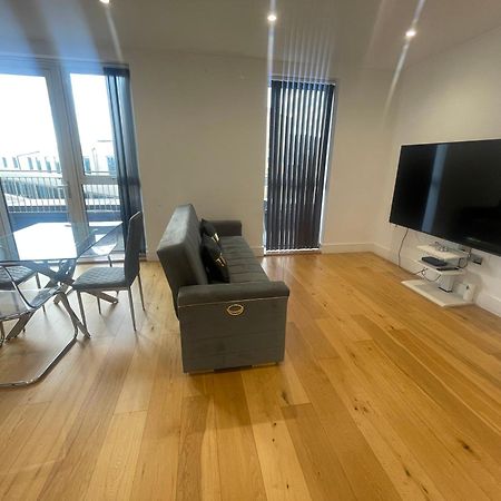 Luxury Top Floor Penthouse Apartment Near Heathrow Londres Extérieur photo